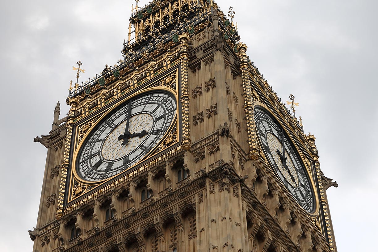 Close up of Big Ben at 4 pm